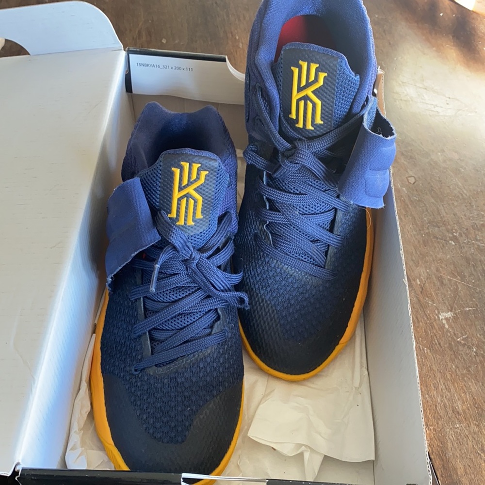 Nike Kyrie 2 (GS) 7y